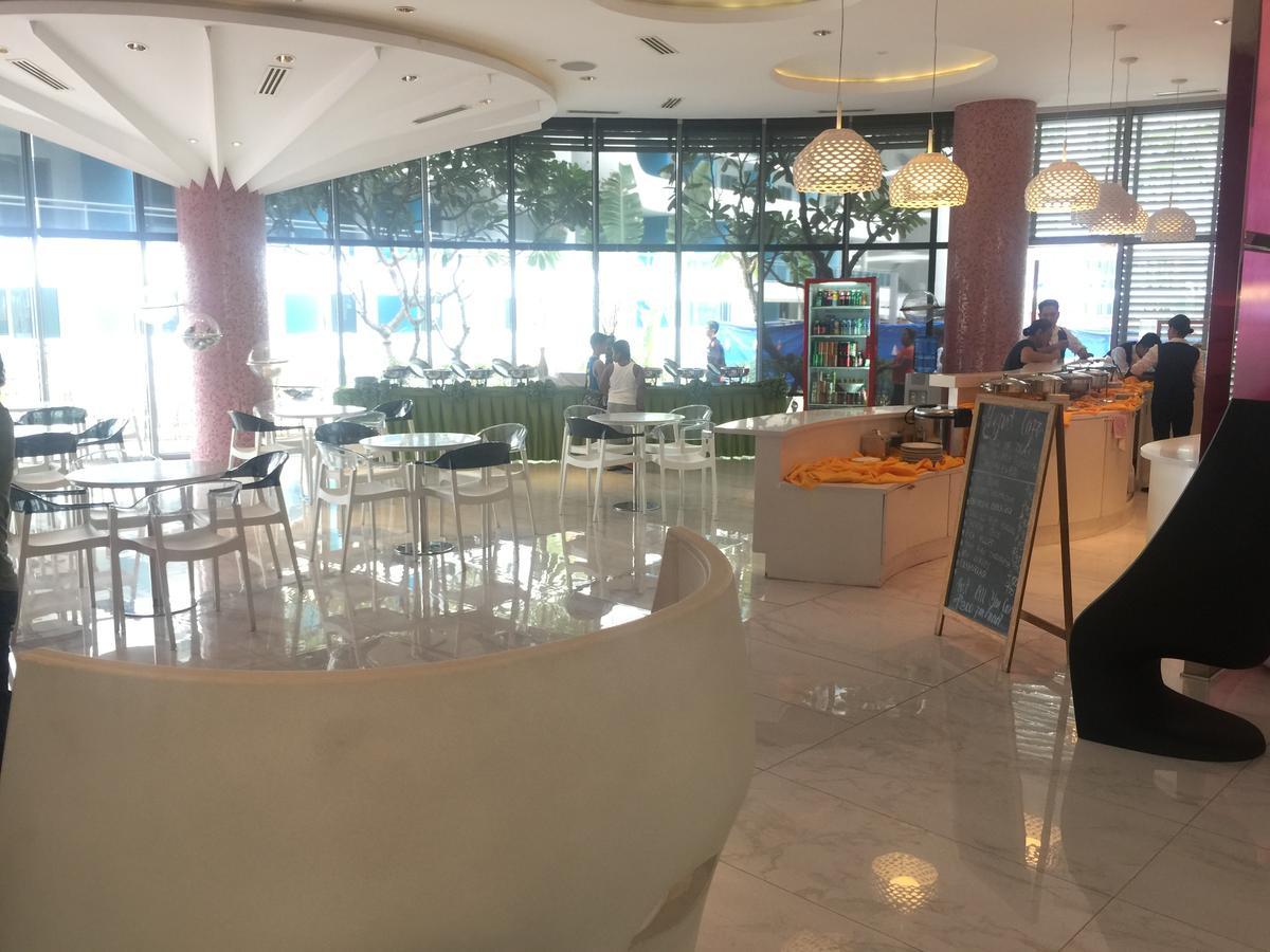 Azure Urban Resort Res. Paranaque City Exterior photo